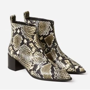 Everlane Boss Boot in Snake, size 9 EUC